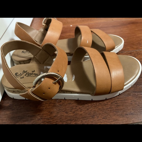 Sandals - Picture 2 of 4